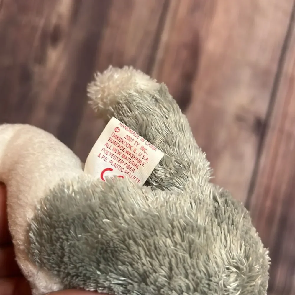 TY Beanie Babies Collection Avalanche Wolf Husky Plush Gray White Stuffed Animal